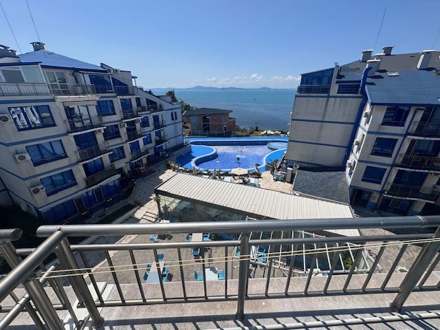 Život v první linii – prostorný byt se třemi ložnicemi s čelním výhledem na moře v Pomorie