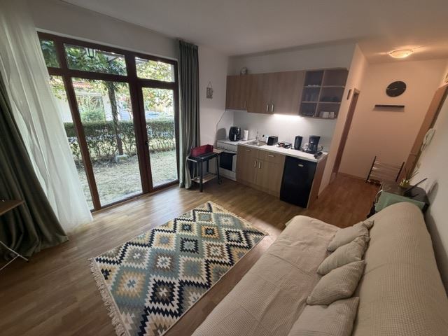 Komfort a klid u moře – prostorný apartmán s jednou ložnicí v Aheloy