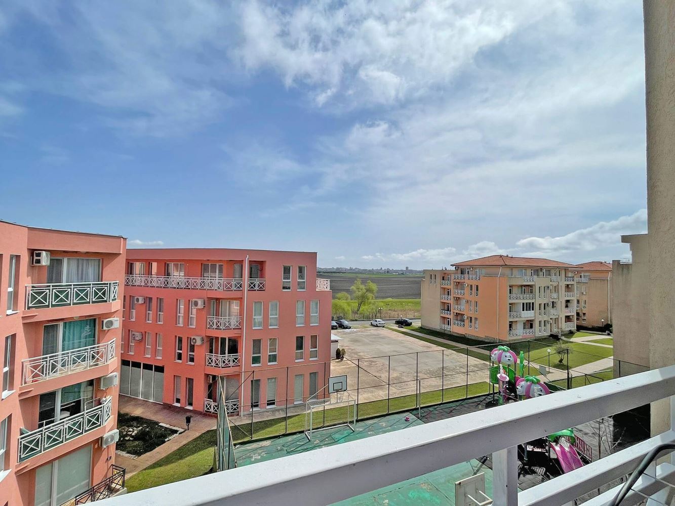 Útulný byt s jednou ložnicí v moderním komplexu u Slunečného pobřeží – komfort, klid a skvělé vybavení 