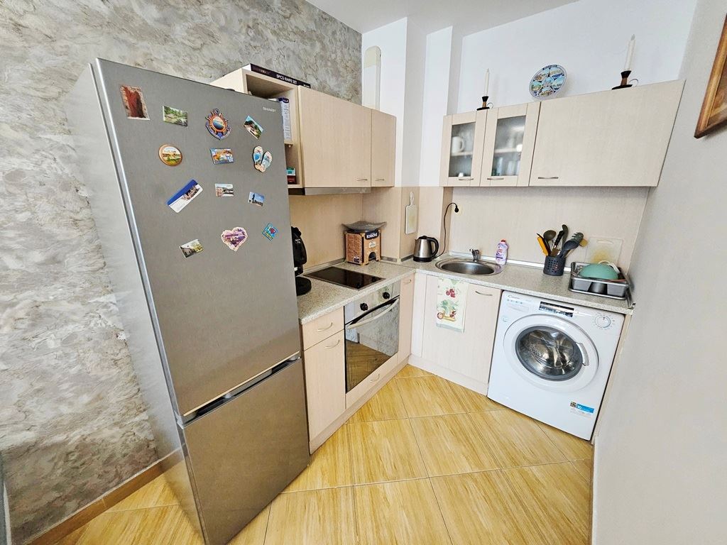 Stylový apartmán s jednou ložnicí s výhledem na bazén v letovisku Slunečné pobřeží