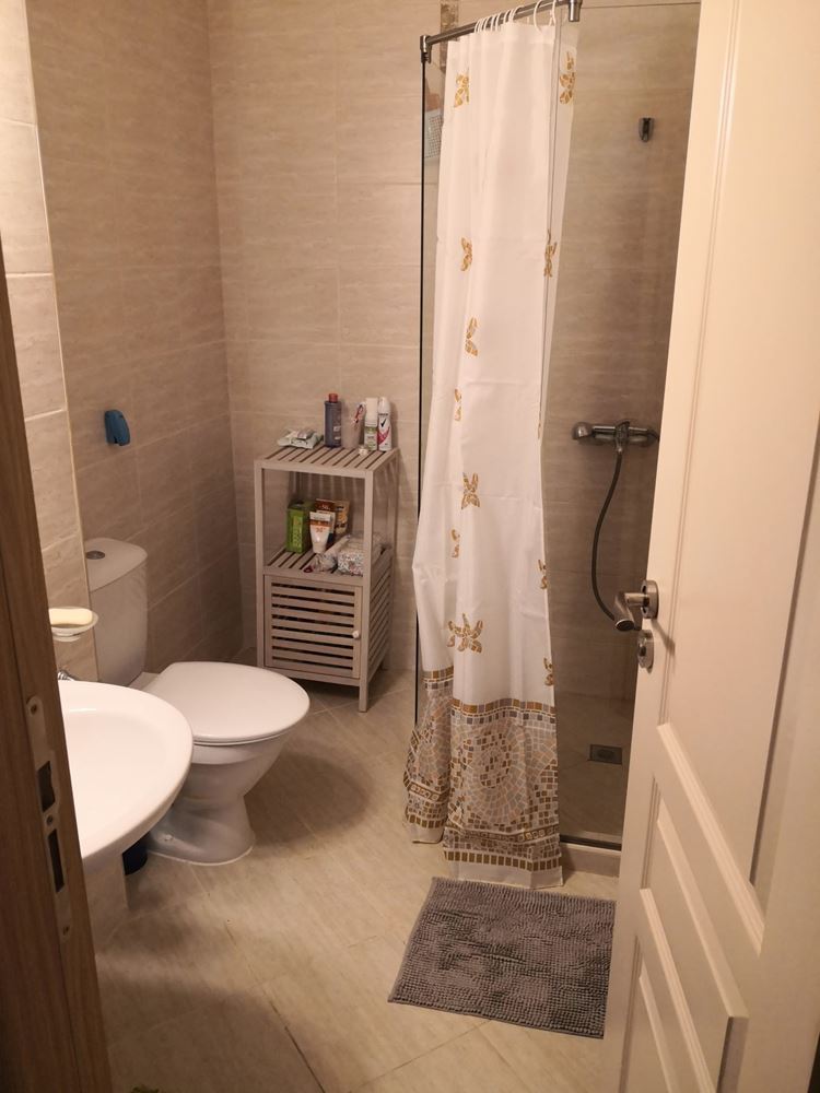Prostorný apartmán se dvěma ložnicemi s výhledem na bazén a zahradu – plně zařízený v moderním komplexu na Slunečním pobřeží