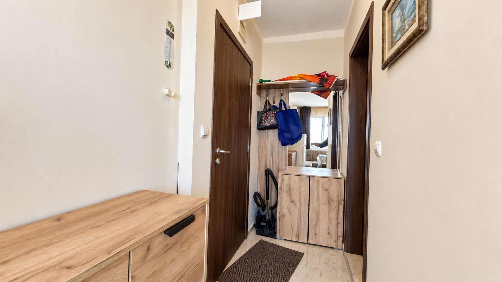 Útulný menší apartmán s jednou ložnicí v komplexu s bazénem a nepřetržitou ostrahou