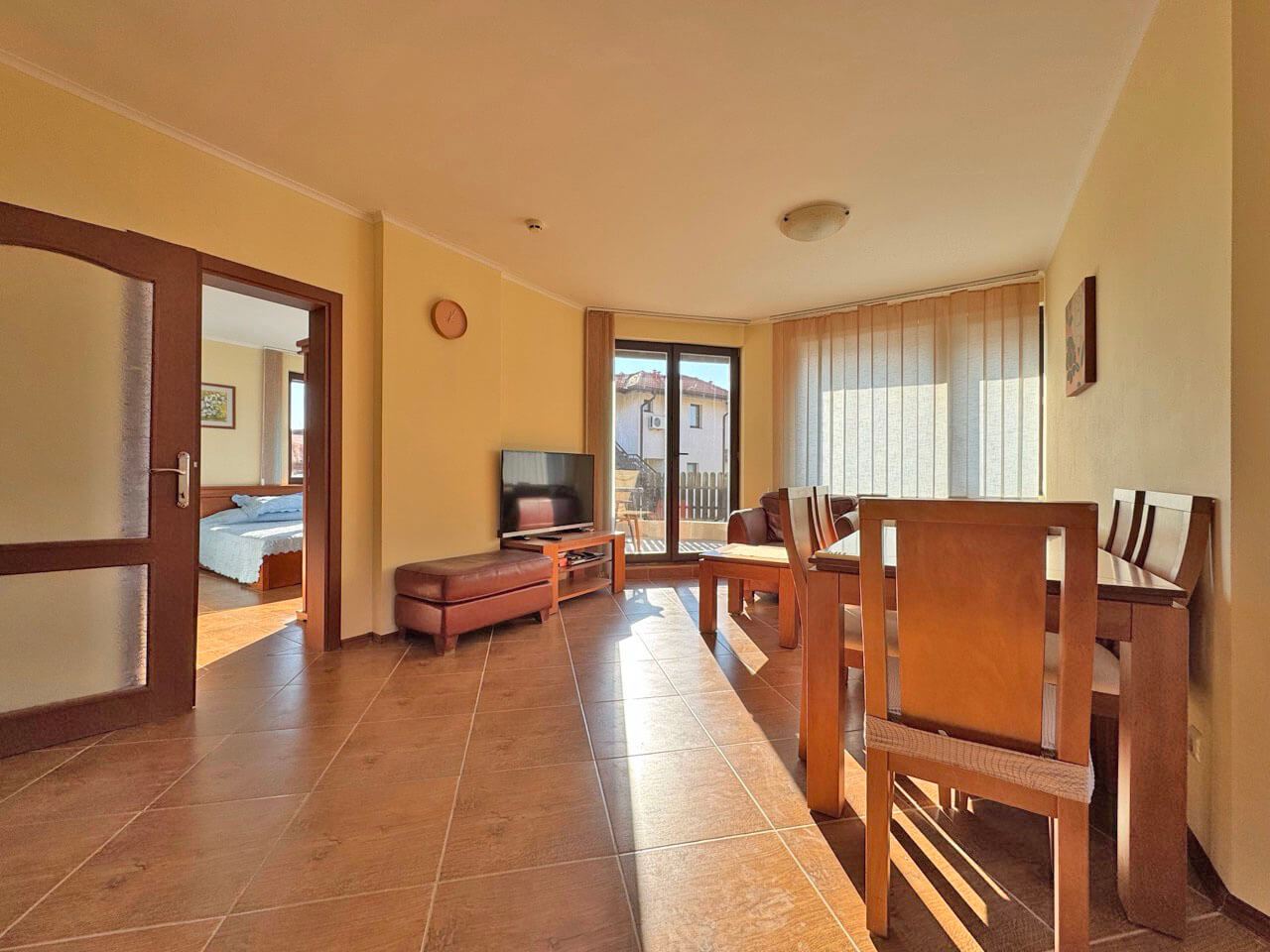 Prostorný apartmán se dvěma ložnicemi s panoramatickým výhledem na moře a hory – komfort, styl a klid uprostřed přírody