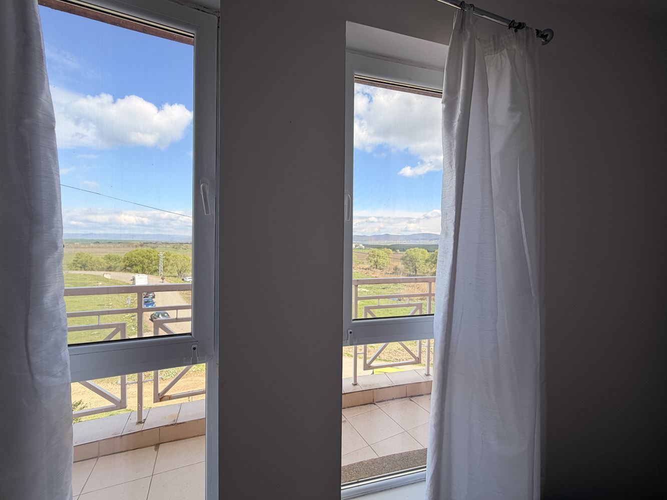 Byt se dvěma ložnicemi s panoramatickou terasou na okraji Sunny Beach – komfort, klid a styl