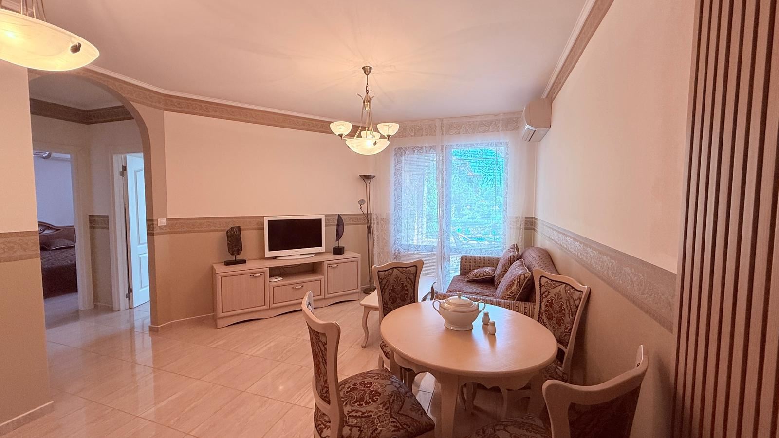 Luxusní dvoupokojový apartmán v komplexu v Nesebaru – 200 metrů od pláže, výhled na bazén a zahradu