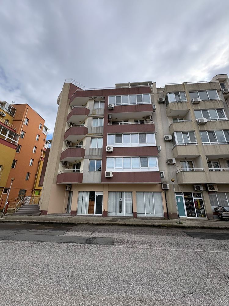 Prostorné plně zařízené studio v Pomorie – východní orientace a výborná poloha 400 m od moře