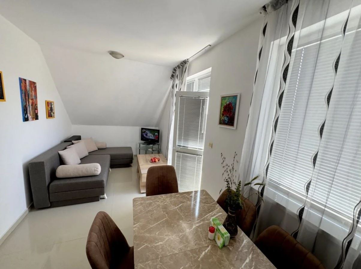 Apartmán s jednou ložnicí v Ravdě – kompletně zařízený, v obytném domě a 500 metrů od moře