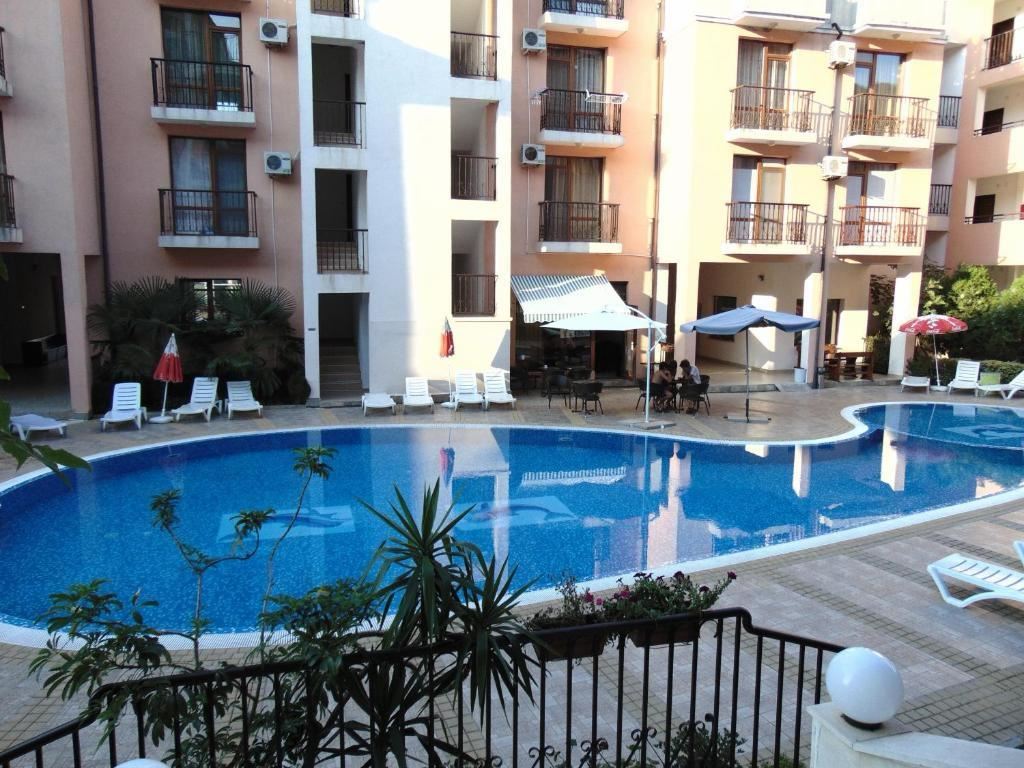 Prostorný apartmán se dvěma ložnicemi v Primorsku – komfort, klid a nízký poplatek za údržbu