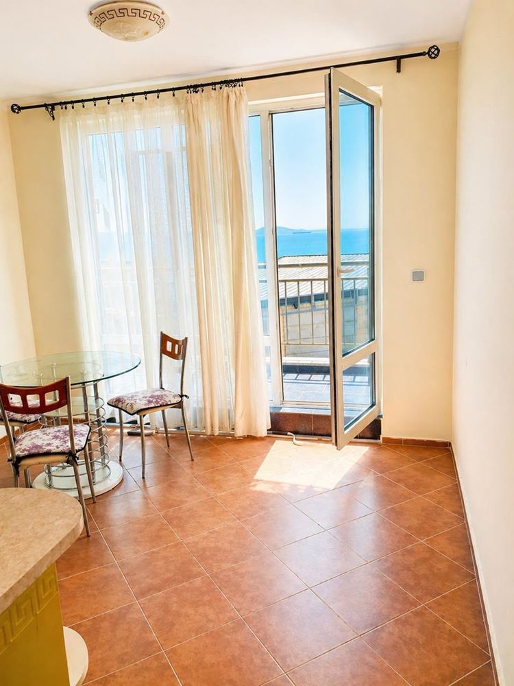 Apartmán se dvěma ložnicemi v první linii v Pomorie s působivým panoramatickým výhledem na moře
