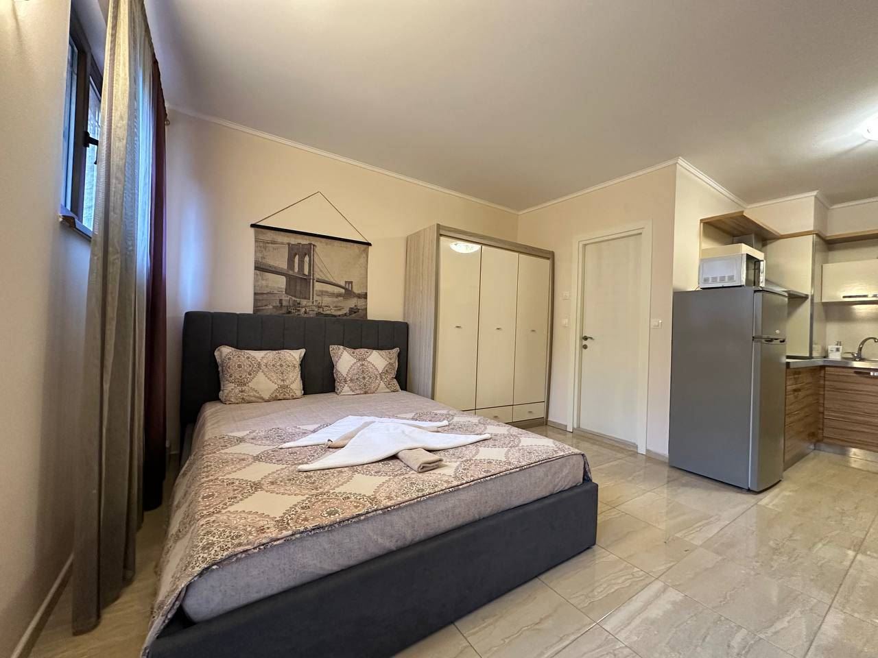 Luxusní apartmán v Nesebaru – vytříbený styl, resortní komfort a vybavení pro celoroční bydlení