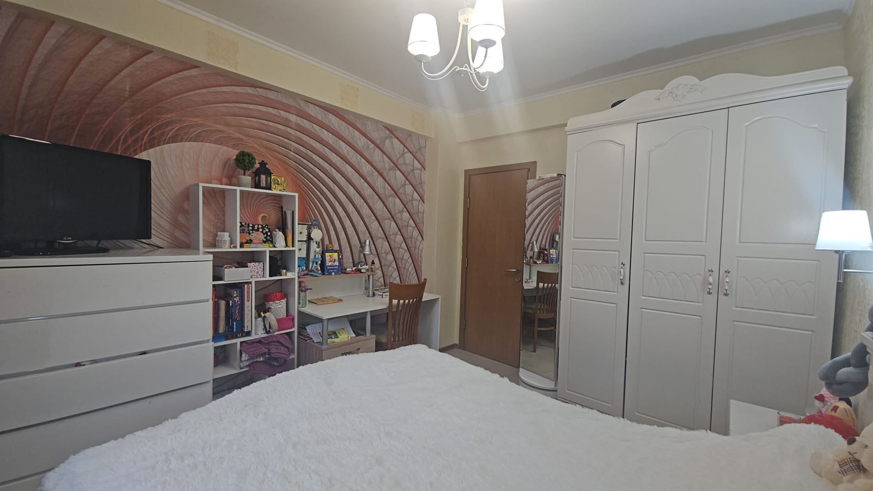 Třípokojový apartmán v uzavřeném komplexu ve Sveti Vlas – pouhých 300 m od pláže