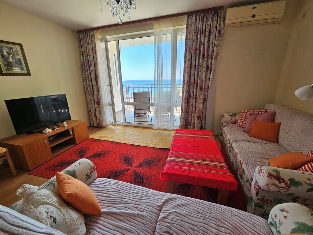 Sveti Vlas, první řada u moře – panoramatický byt s jednou ložnicí s výhledem na moře z každého pokoje