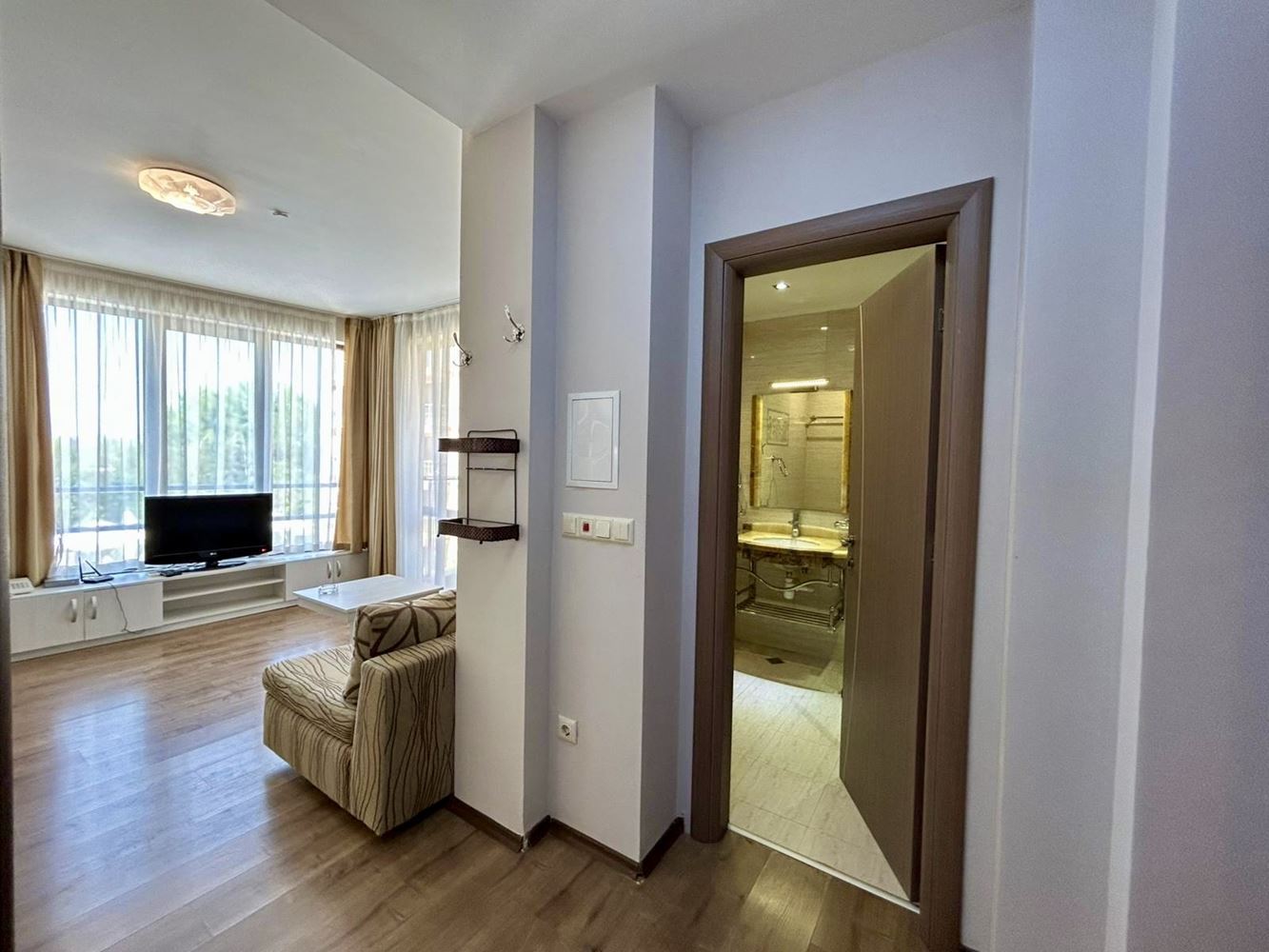 Útulný 2+kk apartmán s výhledem na bazén a zeleň v skvělém komplexu ve Slunečném pobřeží