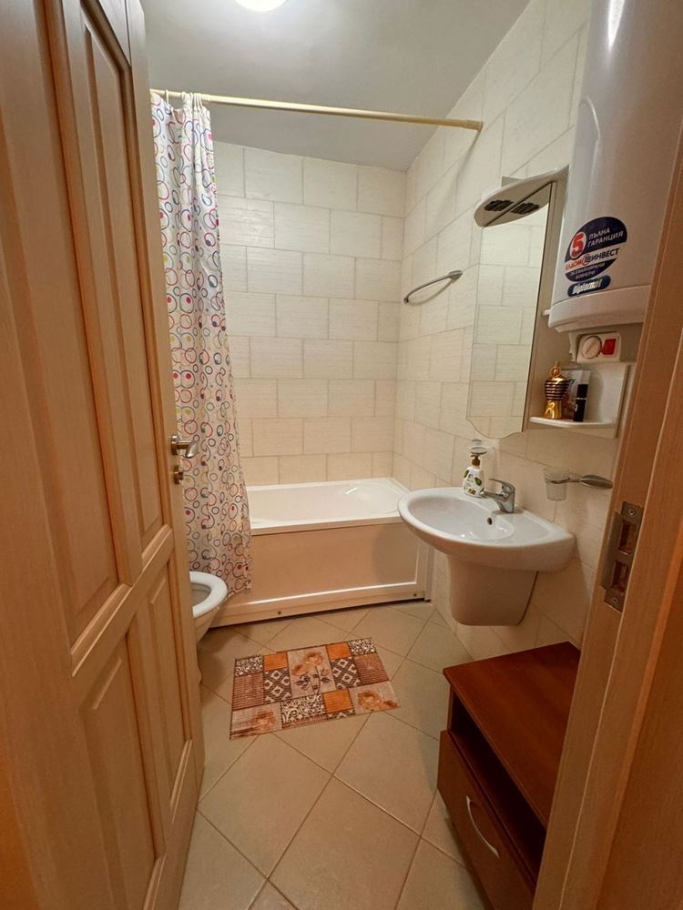 Prostorný apartmán s jednou ložnicí v celoročním komplexu – vynikající volba pro bydlení a investici