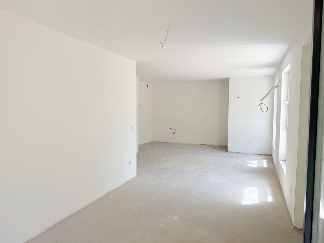 Prostorný dvoupokojový apartmán v nové budově s Aktem 16 v Burgasu – komfort, prostor a skvělá lokalita