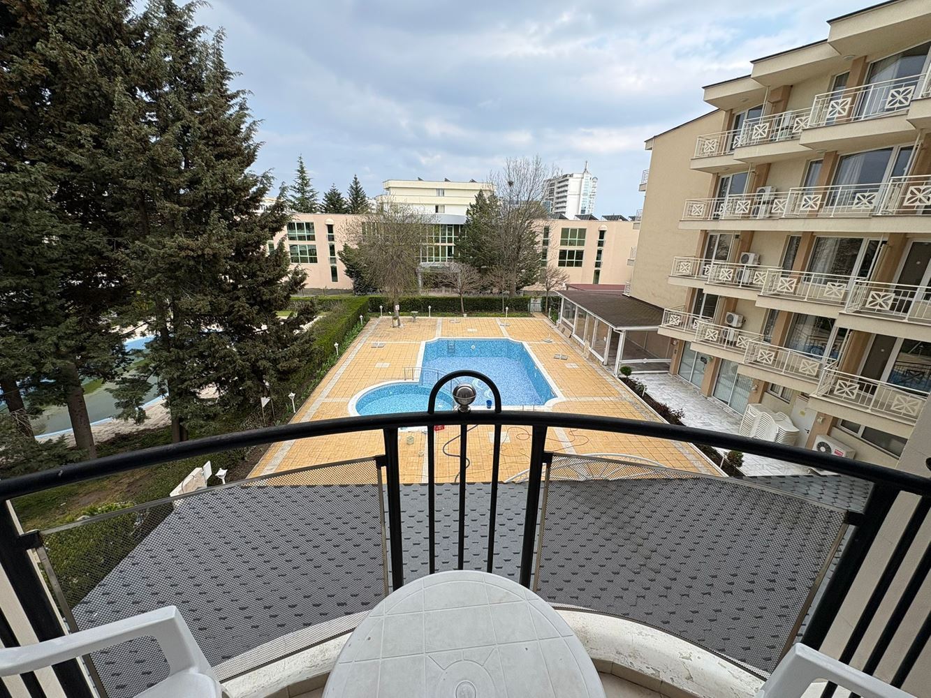  Apartmán se dvěma ložnicemi 300 metrů od pláže v centru Slunečného pobřeží