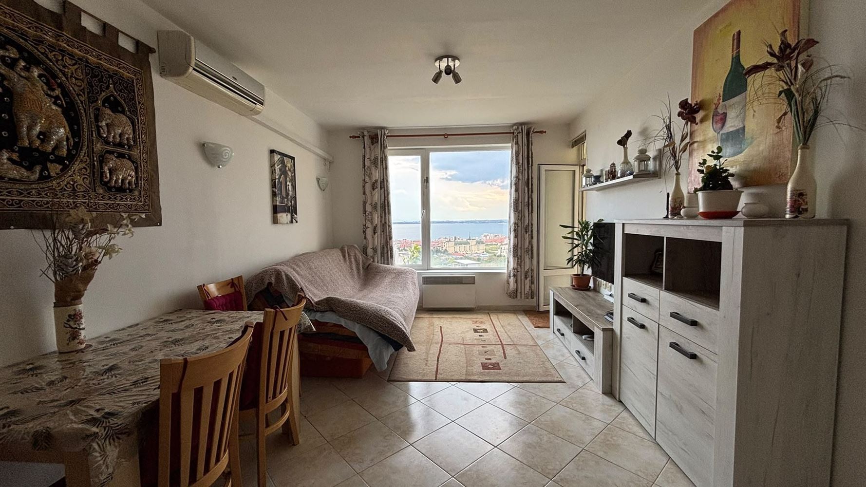 Apartmán s jednou ložnicí s výhledem na moře ve Sveti Vlas – bez poplatku za údržbu, s parkováním, připravený k nastěhování