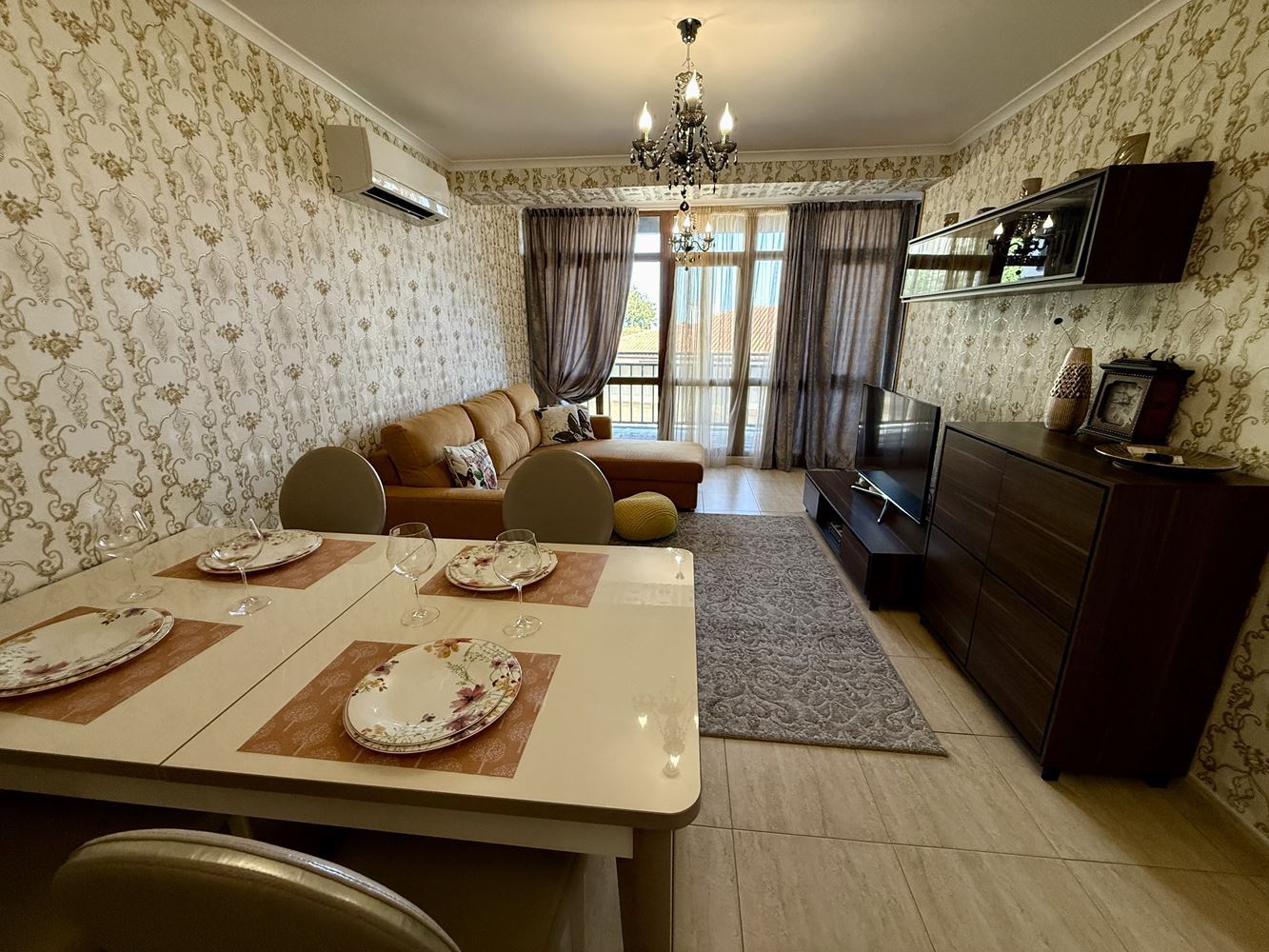 Apartmán v první linii ve Sveti Vlas – stylová nemovitost u pláže a jachetního přístavu „Marina Dinevi“