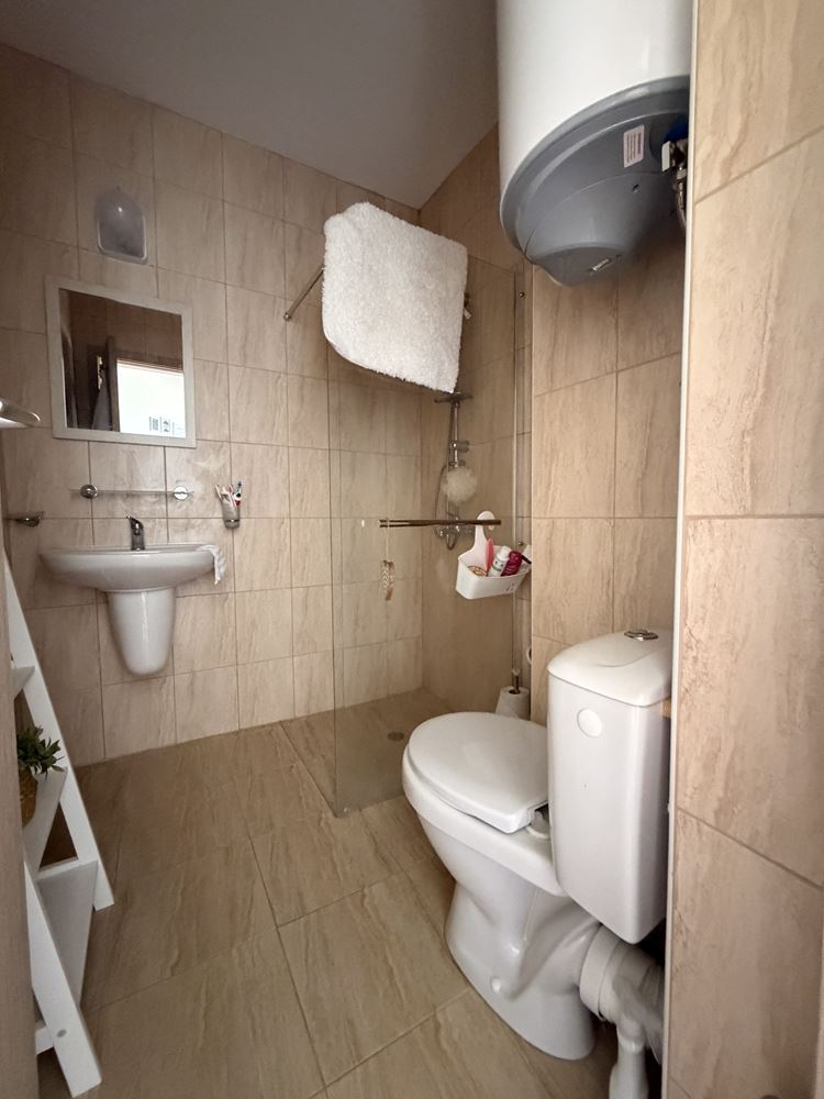 Byt se dvěma ložnicemi s panoramatickou terasou na okraji Sunny Beach – komfort, klid a styl