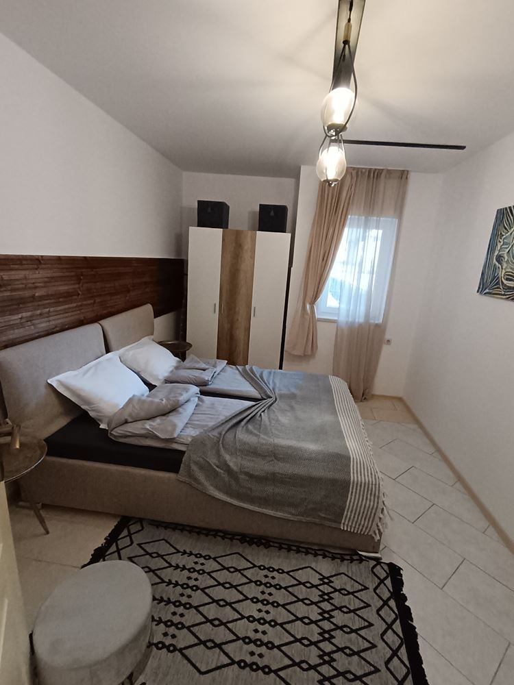 První linie u moře v Nesebaru – apartmán s jednou ložnicí s přímým výhledem na moře, připravený k nastěhování