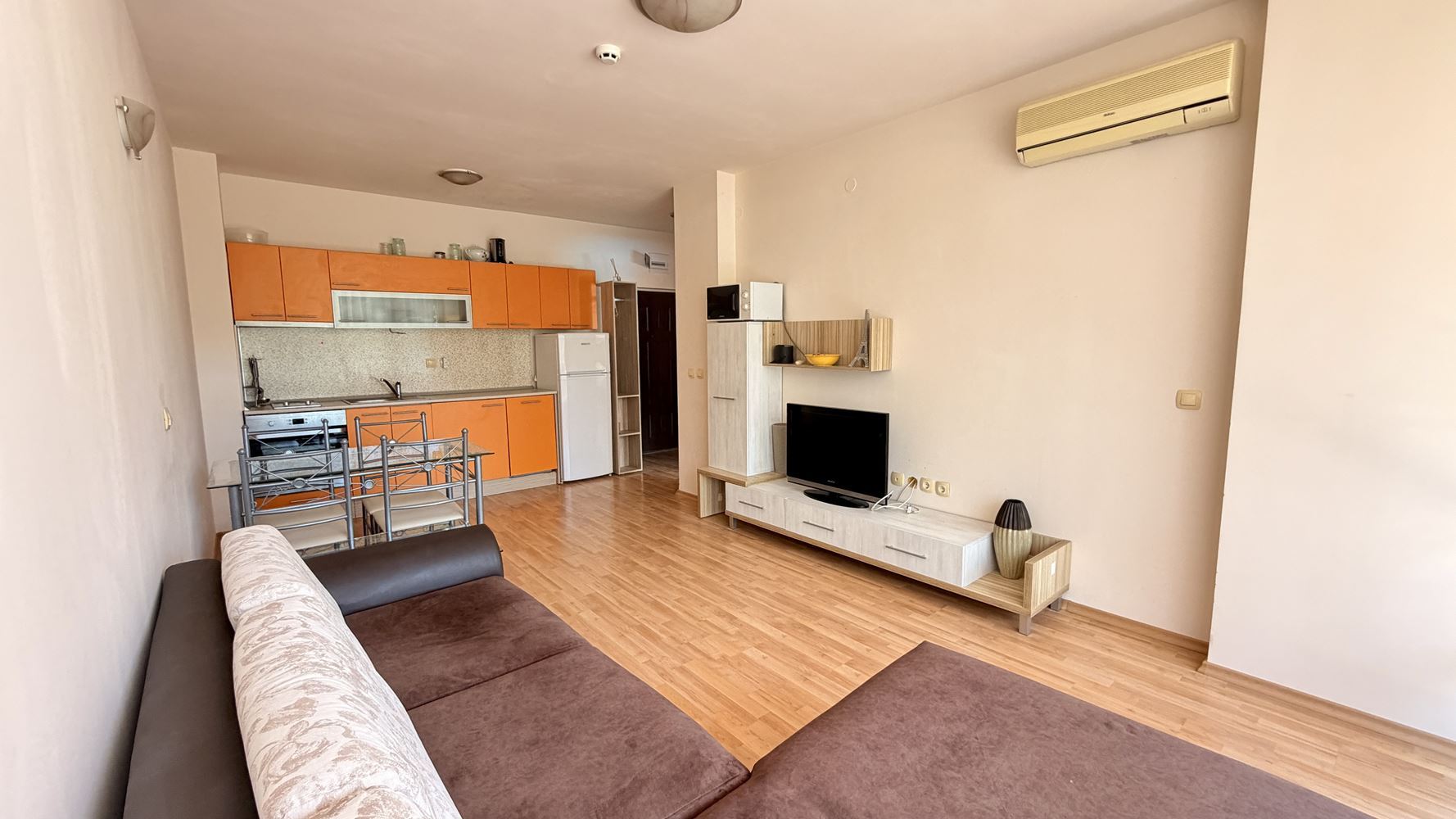 Slunečné pobřeží: apartmán s jednou ložnicí 300 metrů od pláže – komfort, kvalita a skvělá investice