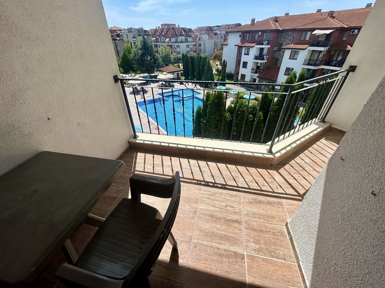 Prostorný apartmán se dvěma ložnicemi v Nesebaru – dvě terasy a možnost třetí ložnice