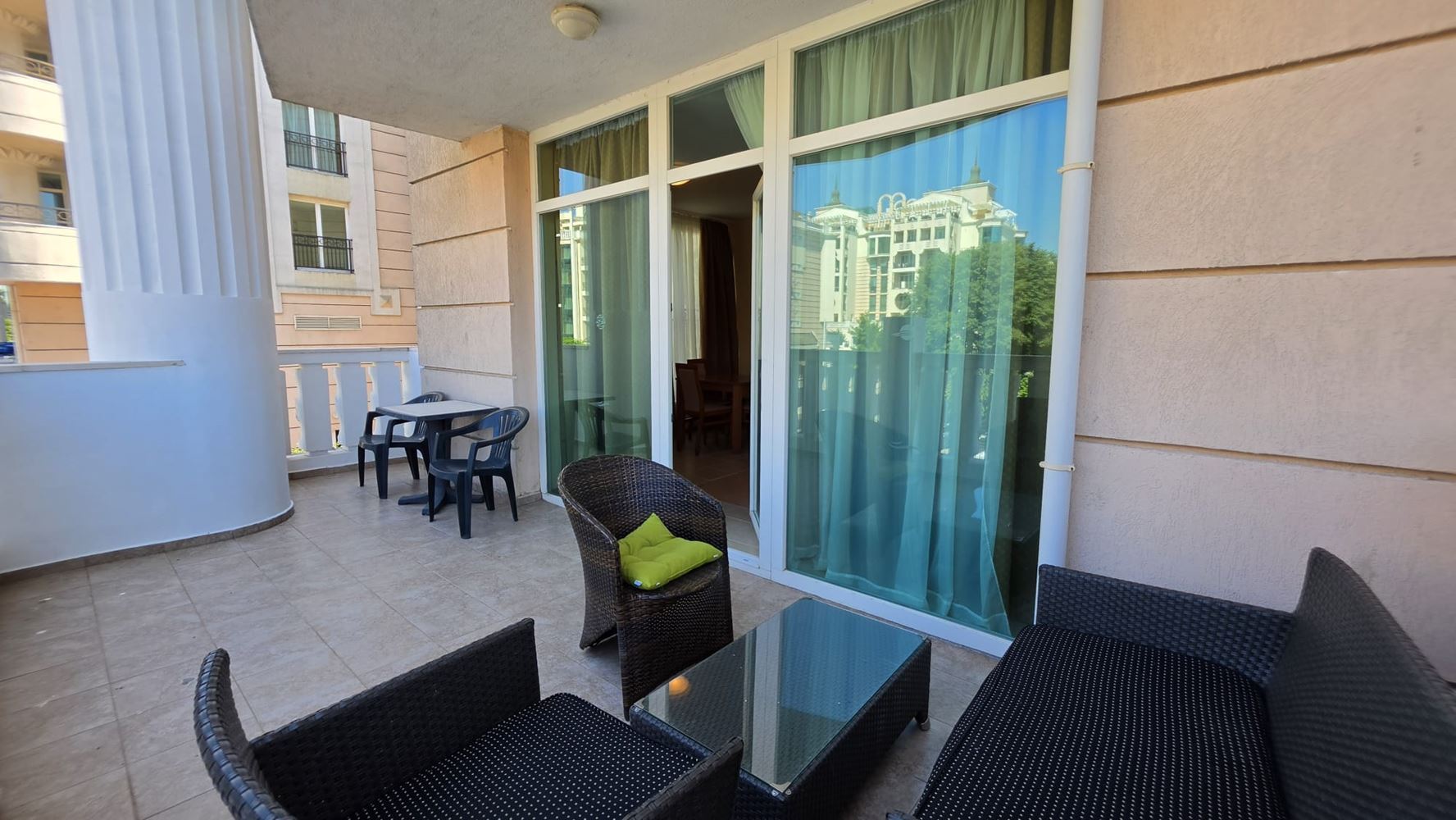 Prostorný apartmán s jednou ložnicí v první linii u moře v Pomorie