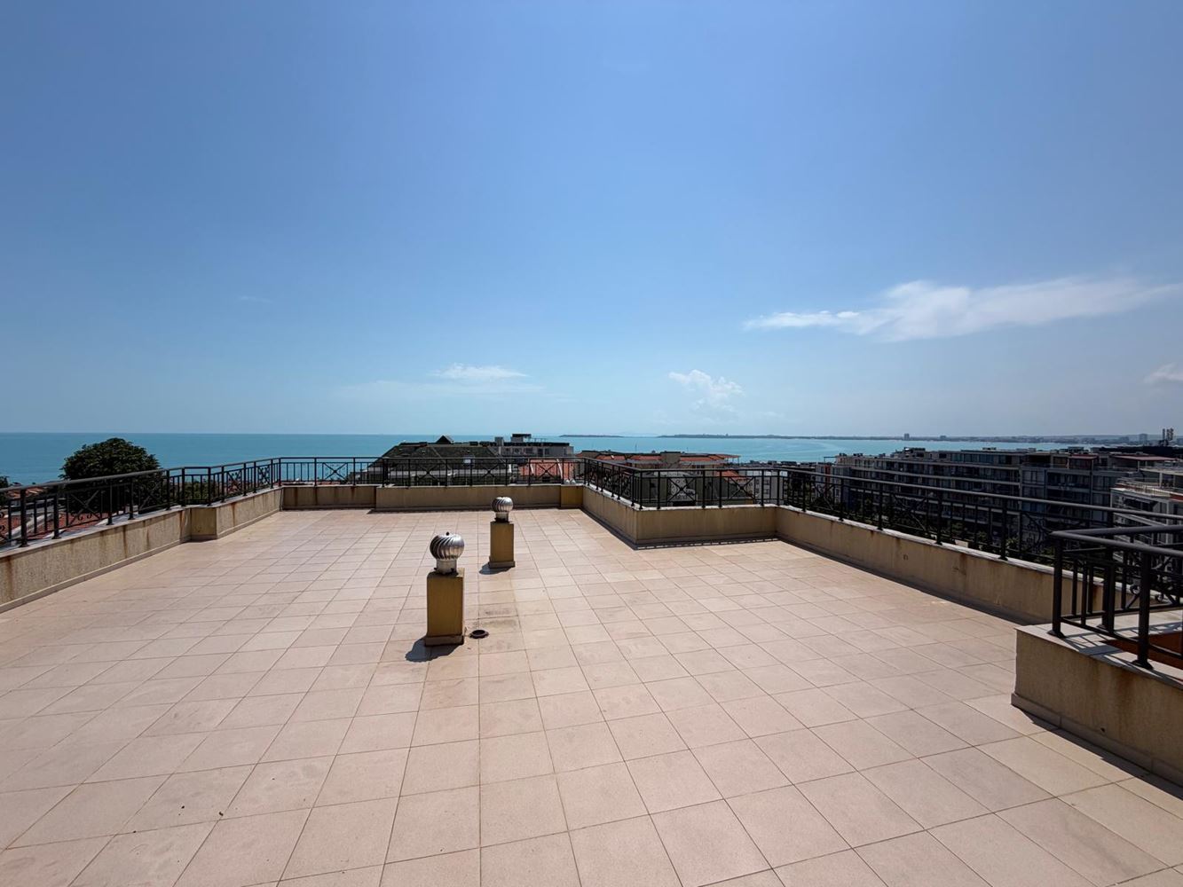 Prostorný apartmán se dvěma ložnicemi a panoramatickým výhledem na moře v Sveti Vlas