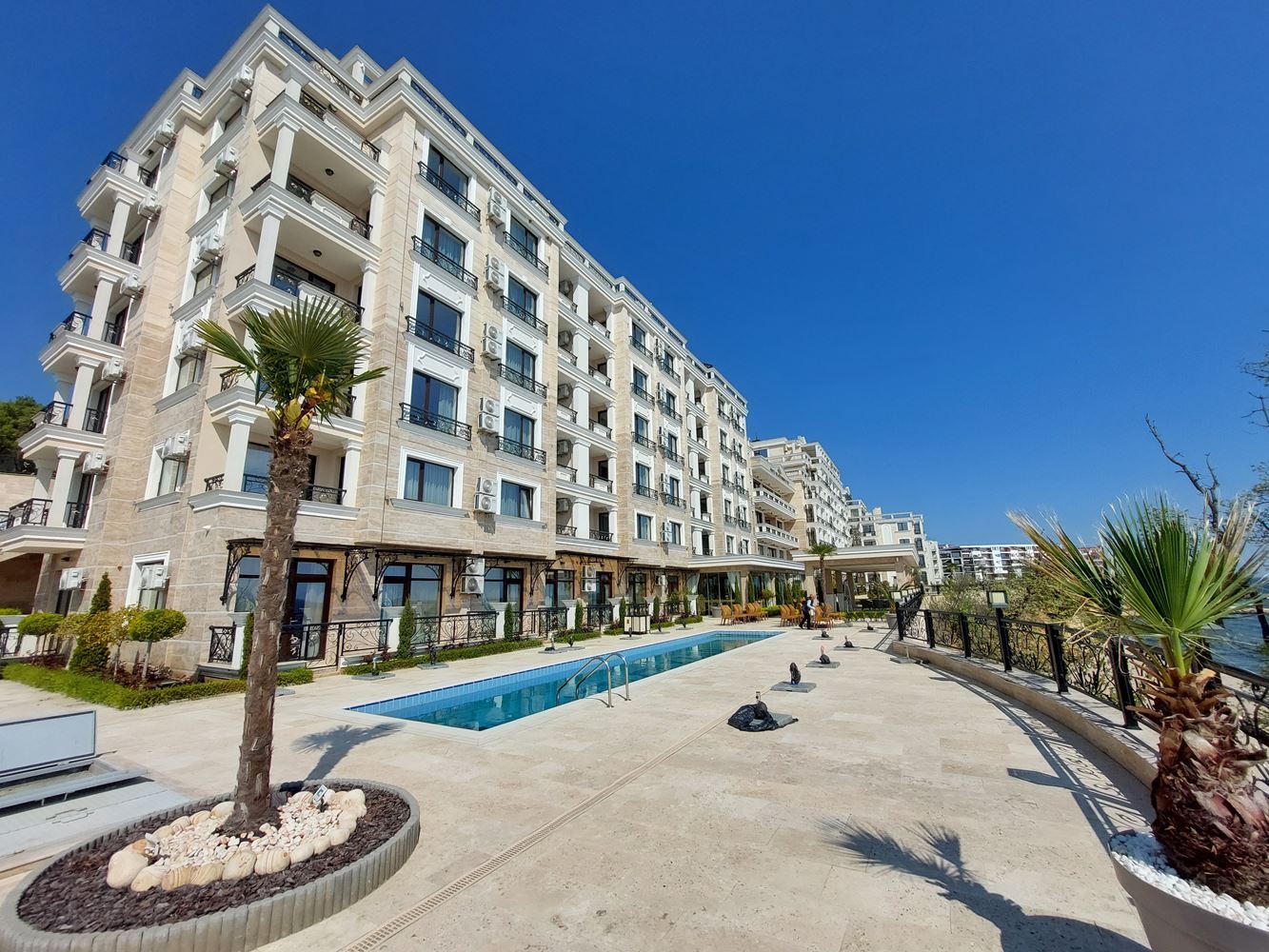 Elegantní studio v první linii u moře v prestižním komplexu ve Sveti Vlas – komfort, styl a výhled na moře