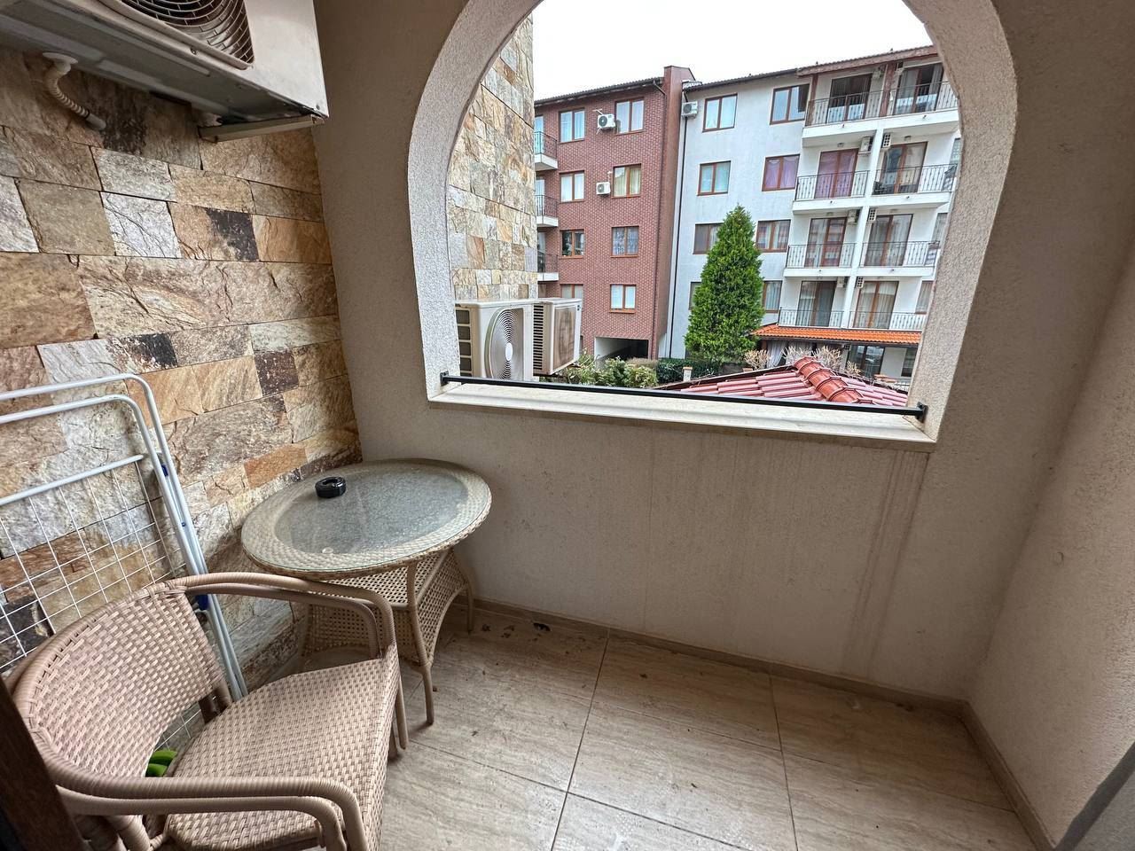 Luxusní apartmán v Nesebaru – vytříbený styl, resortní komfort a vybavení pro celoroční bydlení