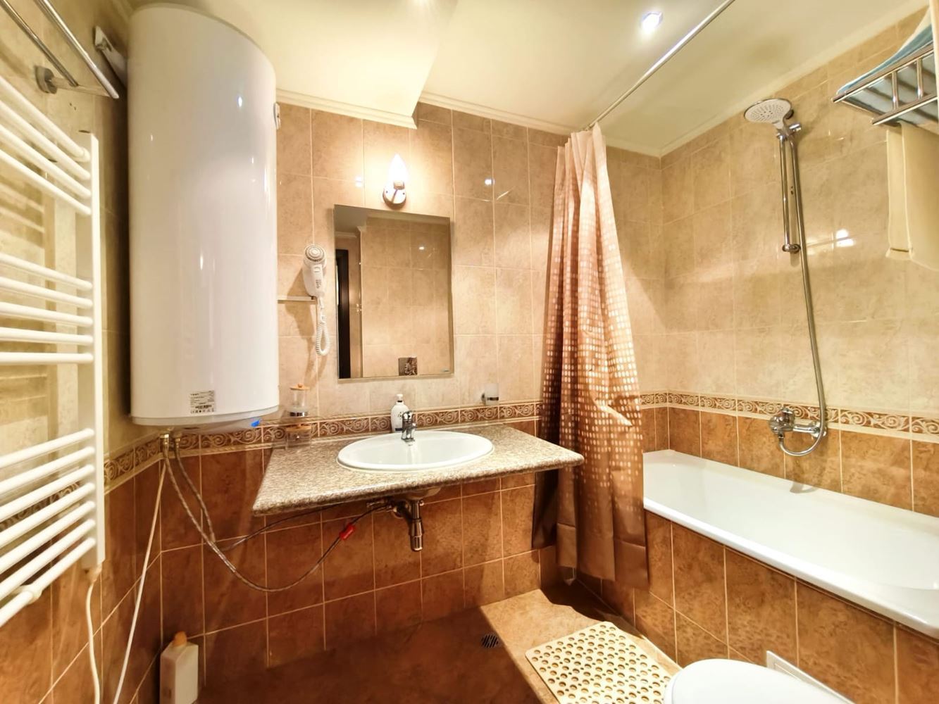 Luxusní apartmán s jednou ložnicí v první linii u moře v Pomorie – uprostřed zeleně a vodních atrakcí