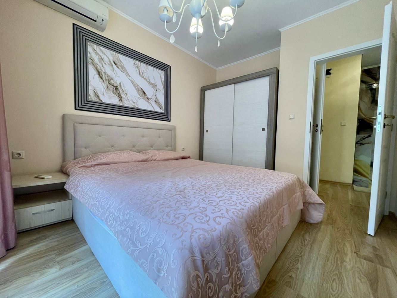 Luxusní mezonet se zahradou v elitním komplexu – komfort a relaxace blízko moře