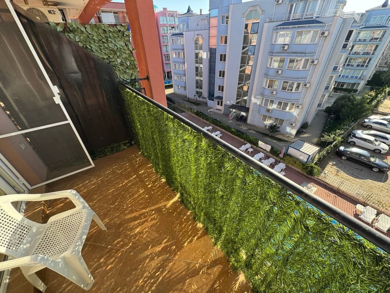 Stylové studio s příjemným výhledem na bazén v Slunečném pobřeží