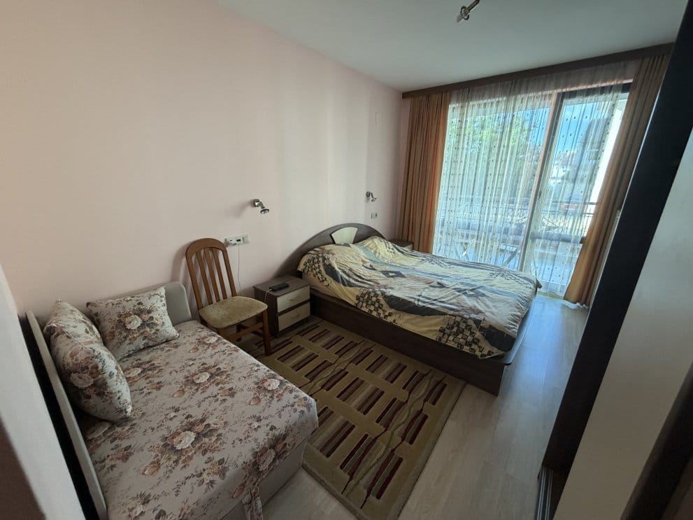 Byt s jednou ložnicí v moderním komplexu s vybavením v Ravdě