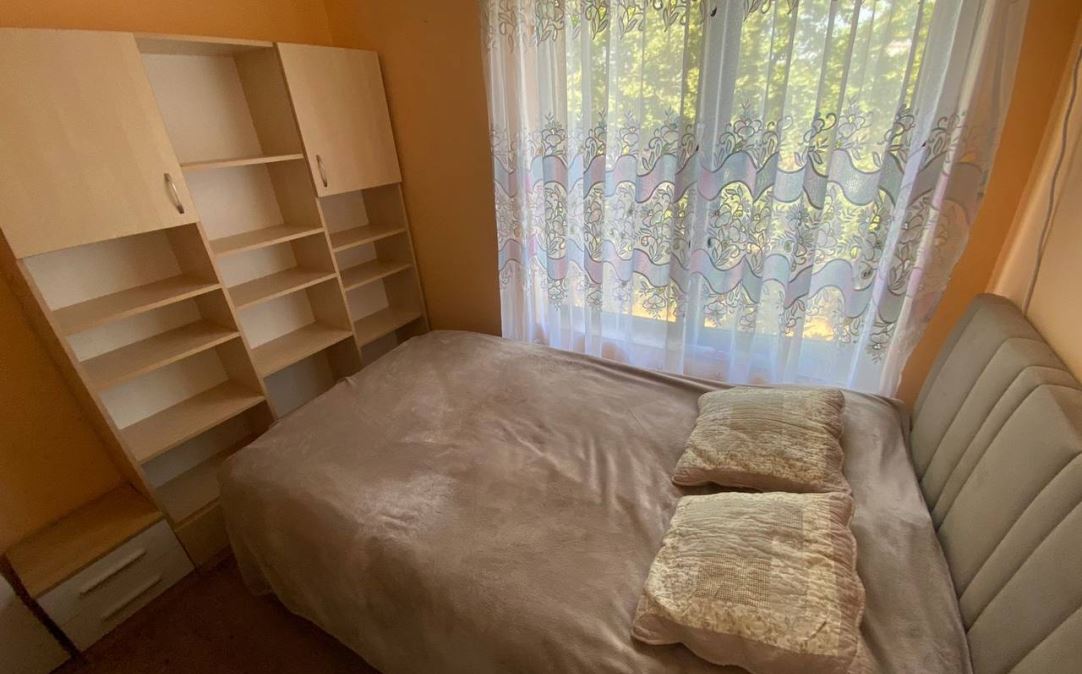 Apartmán se dvěma ložnicemi 50 metrů od pláže v Ravdě – moderní budova, komfort a vynikající poloha