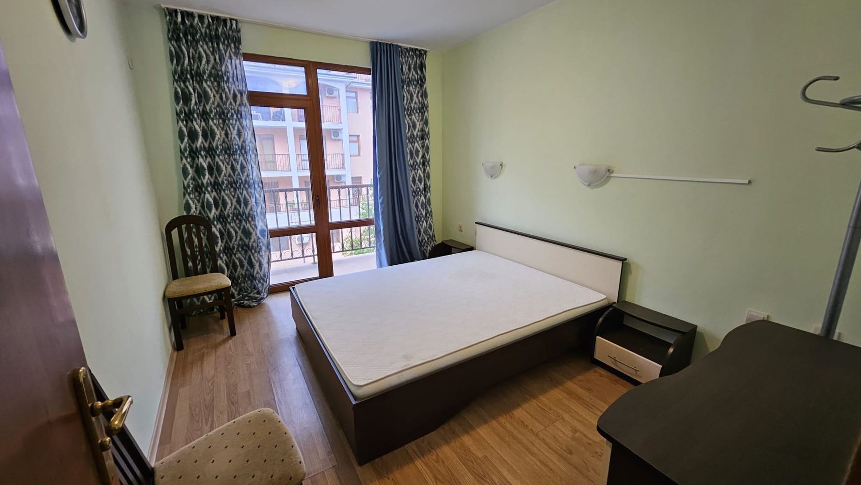 Prostorný apartmán se dvěma ložnicemi v Primorsku – komfort, klid a nízký poplatek za údržbu