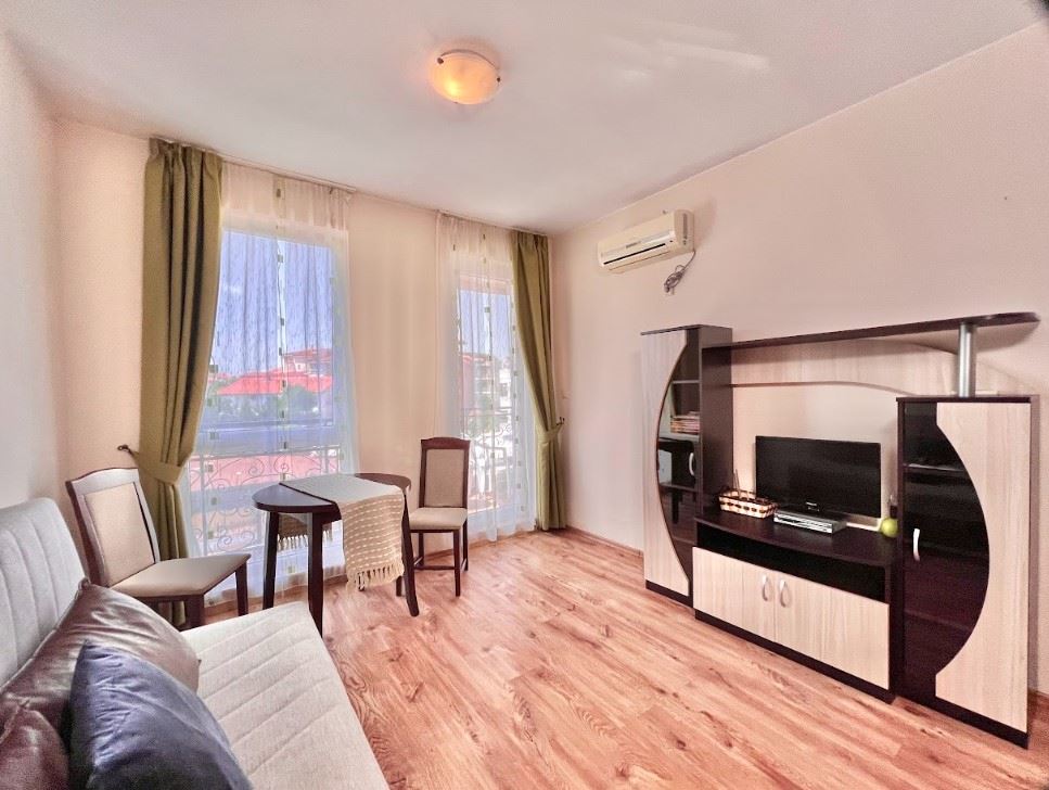 Útulný dvoupokojový apartmán s jednou ložnicí v Ravdě – styl, pohodlí a klid u moře