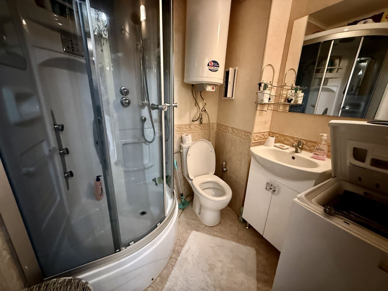 Apartmán v první linii ve Sveti Vlas – stylová nemovitost u pláže a jachetního přístavu „Marina Dinevi“
