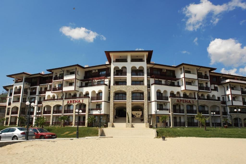 Apartmán v první linii ve Sveti Vlas – stylová nemovitost u pláže a jachetního přístavu „Marina Dinevi“