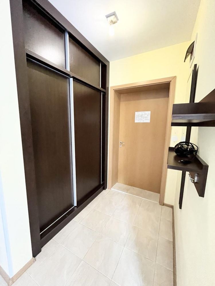 Prostorný apartmán s jednou ložnicí a výhledem na bazén ve skvěle udržovaném komplexu v Pomorie