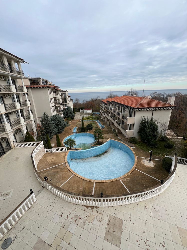 Luxusní byt se dvěma ložnicemi a panoramatickým výhledem na moře a bazén – první linie u moře v Obzoru!