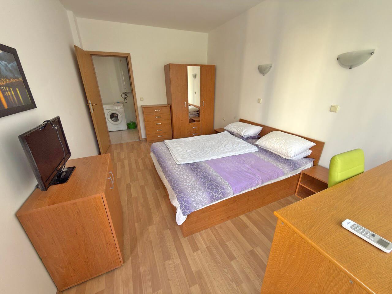 Byt s jednou ložnicí, kvalitním vybavením a bazénem v moderním komplexu na Slunečném pobřeží