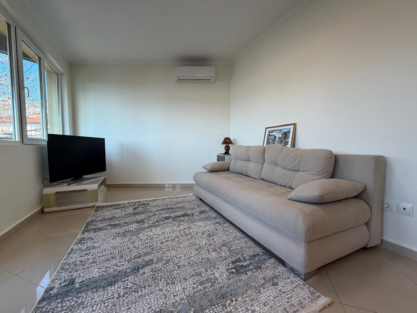 Mořské pohodlí a útulnost ve Sveti Vlas – apartmán s jednou ložnicí připravený k nastěhování nebo investici