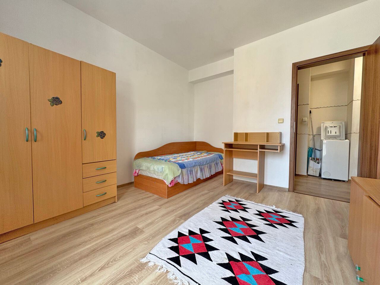 Prostorný apartmán se třemi ložnicemi pro celoroční bydlení ve čtvrti Černo More v Nesebaru