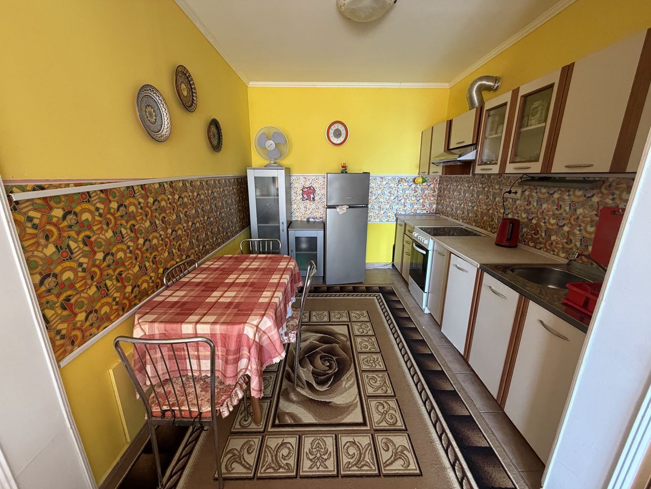 Apartmán s jednou ložnicí, prostornou terasou a výhledem na moře ve Sveti Vlas – 300 metrů od pláže