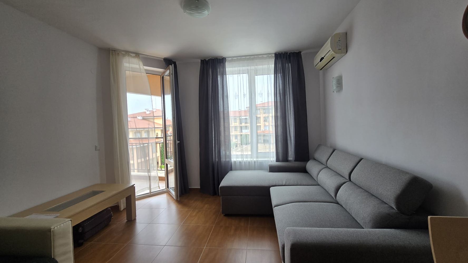 Dvoupokojový apartmán s výhledem na bazén v Svatém Vlasu – jen pár metrů od moře