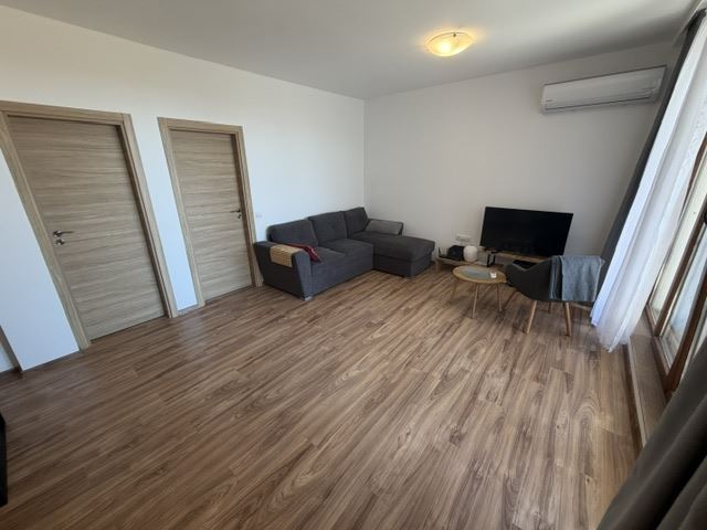 Prostorný apartmán se dvěma ložnicemi a panoramatickým výhledem na moře v novém komplexu – klid uprostřed přírody