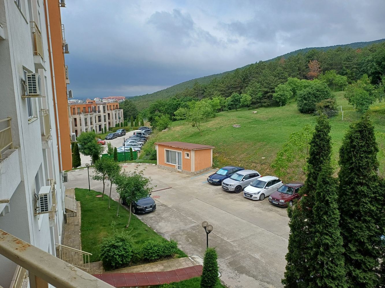 Apartmán s jednou ložnicí v luxusním komplexu ve Sveti Vlas – působivé výhledy na hory