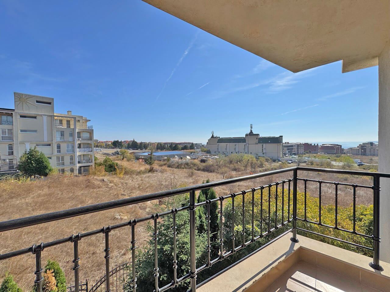 Apartmán s jednou ložnicí a výhledem na moře ve Sveti Vlasu – luxus, bazény a SPA vybavení po celý rok