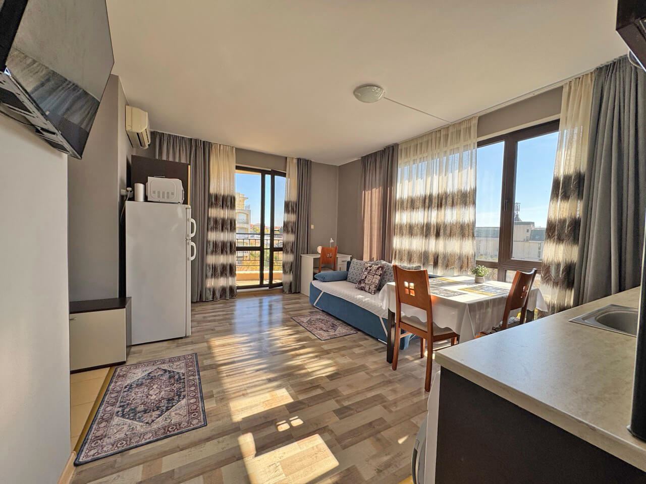 Apartmán s jednou ložnicí a výhledem na moře ve Sveti Vlasu – luxus, bazény a SPA vybavení po celý rok